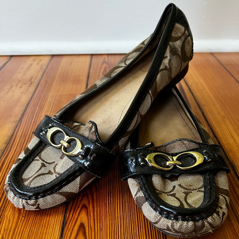 Women’s vintage Coach canvas signature logo loafers size 8.5